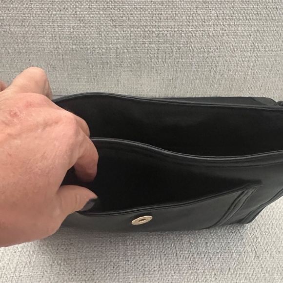 Tory Burch Amanda Flat Crossbody - Picture 5 of 9